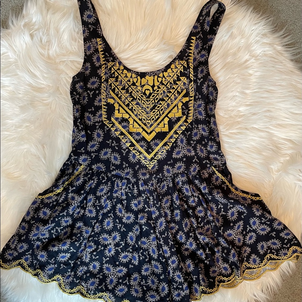 Sun & Shadow Romper size XS.
